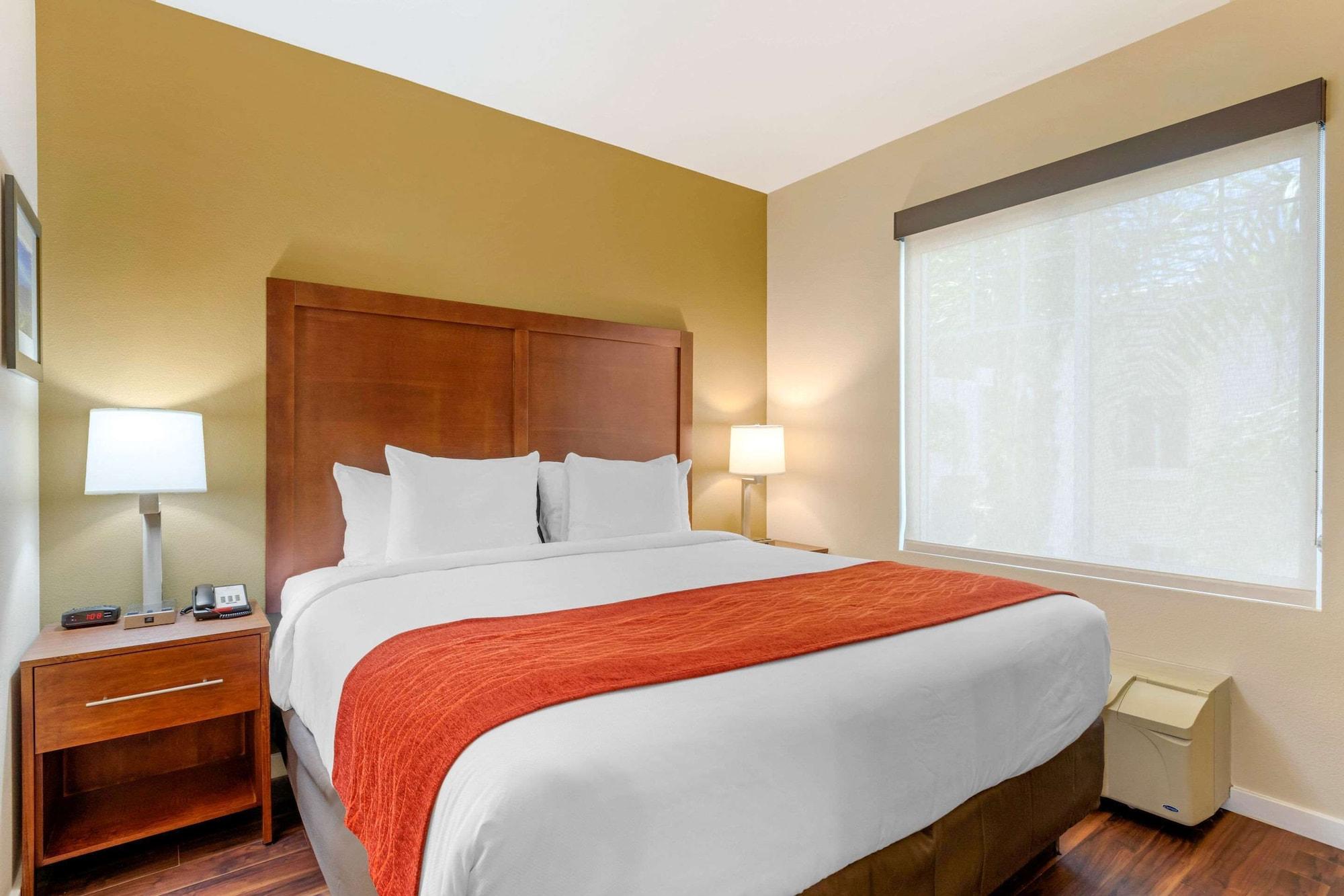Comfort Inn & Suites Near Ontario Airport Экстерьер фото