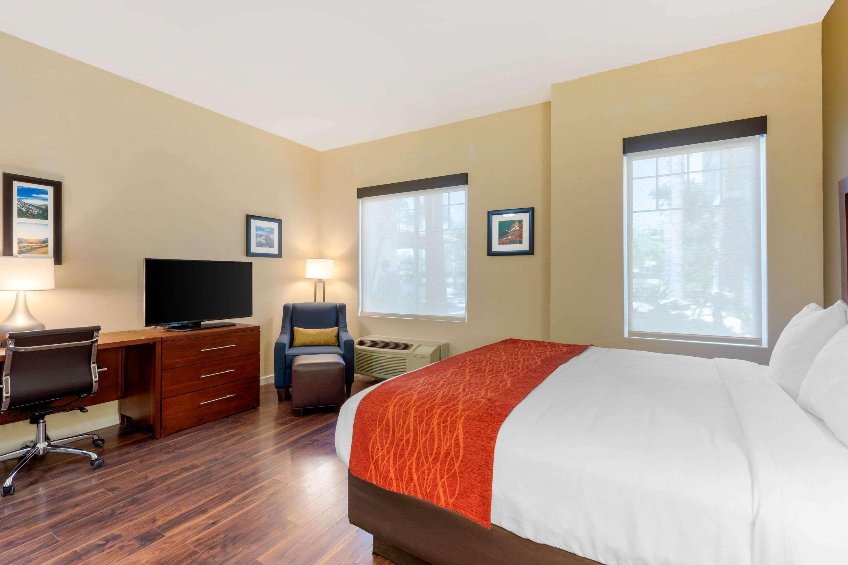 Comfort Inn & Suites Near Ontario Airport Экстерьер фото