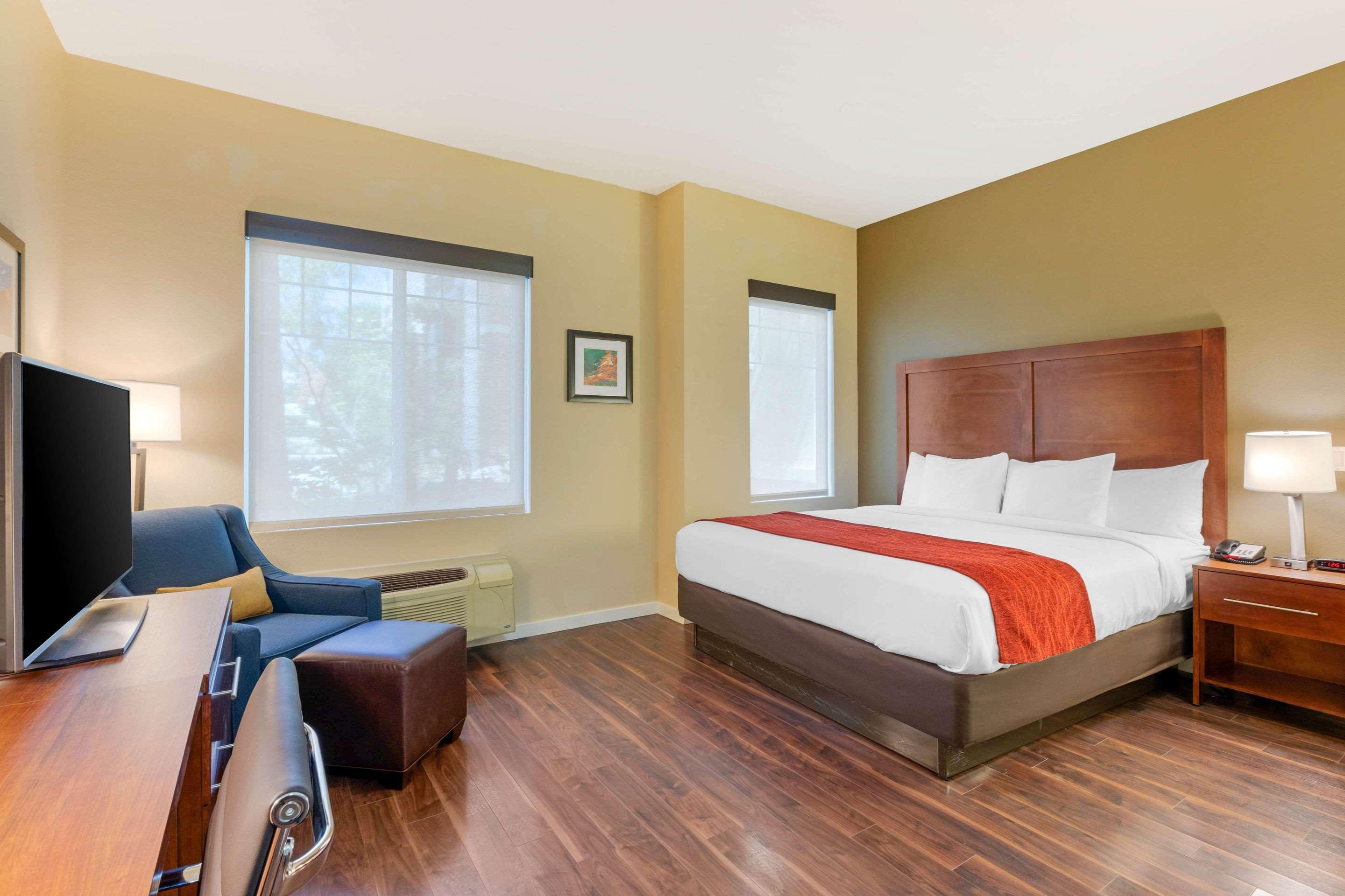 Comfort Inn & Suites Near Ontario Airport Экстерьер фото