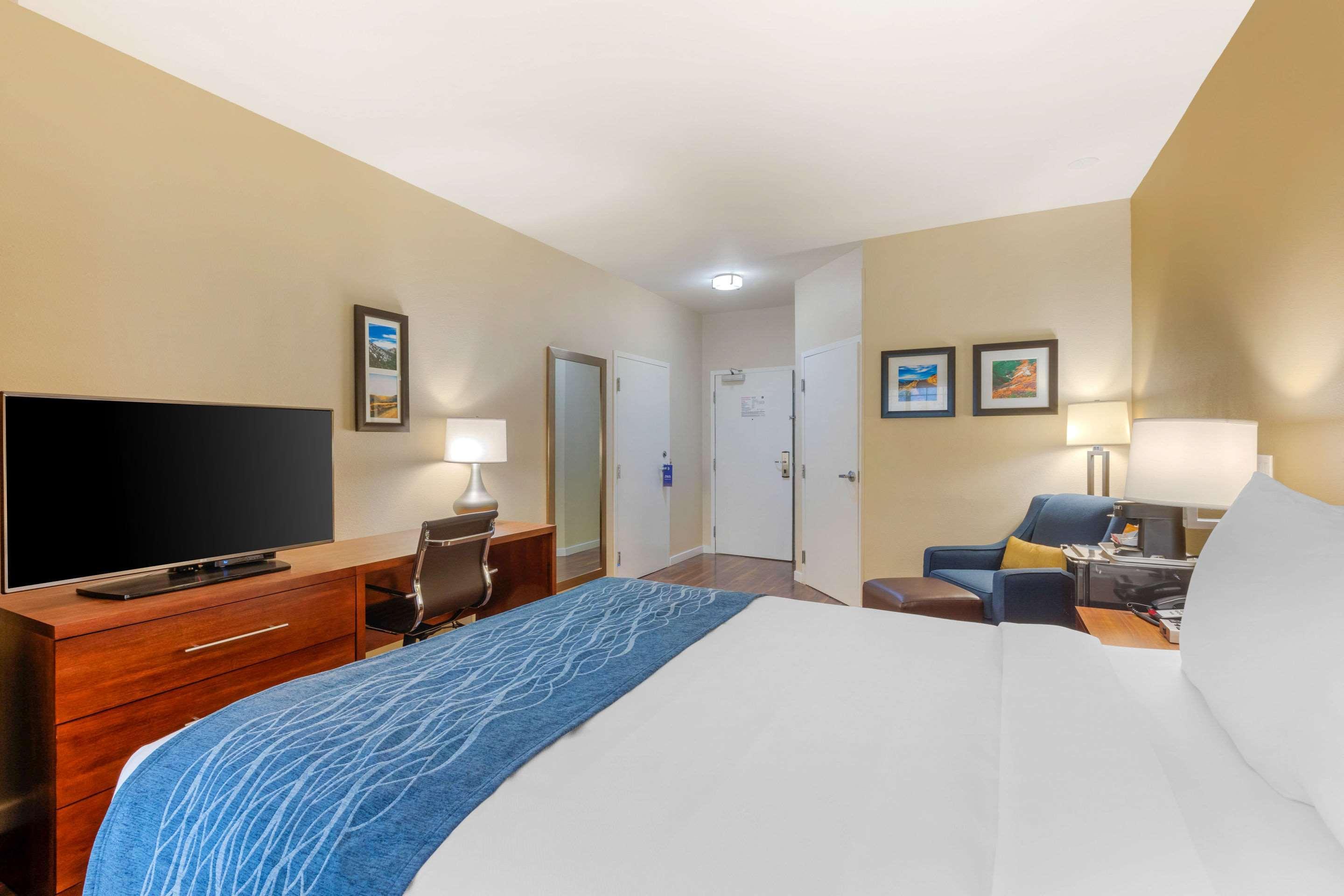 Comfort Inn & Suites Near Ontario Airport Экстерьер фото
