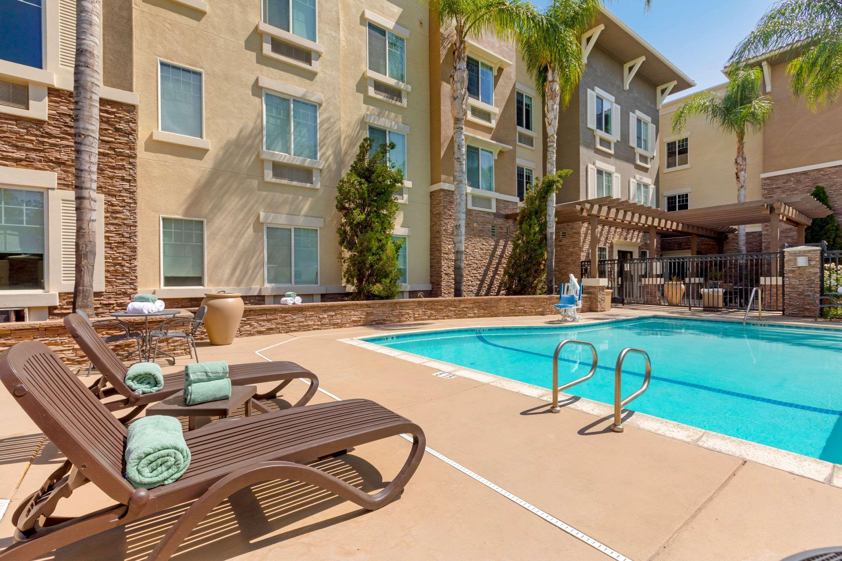 Comfort Inn & Suites Near Ontario Airport Экстерьер фото