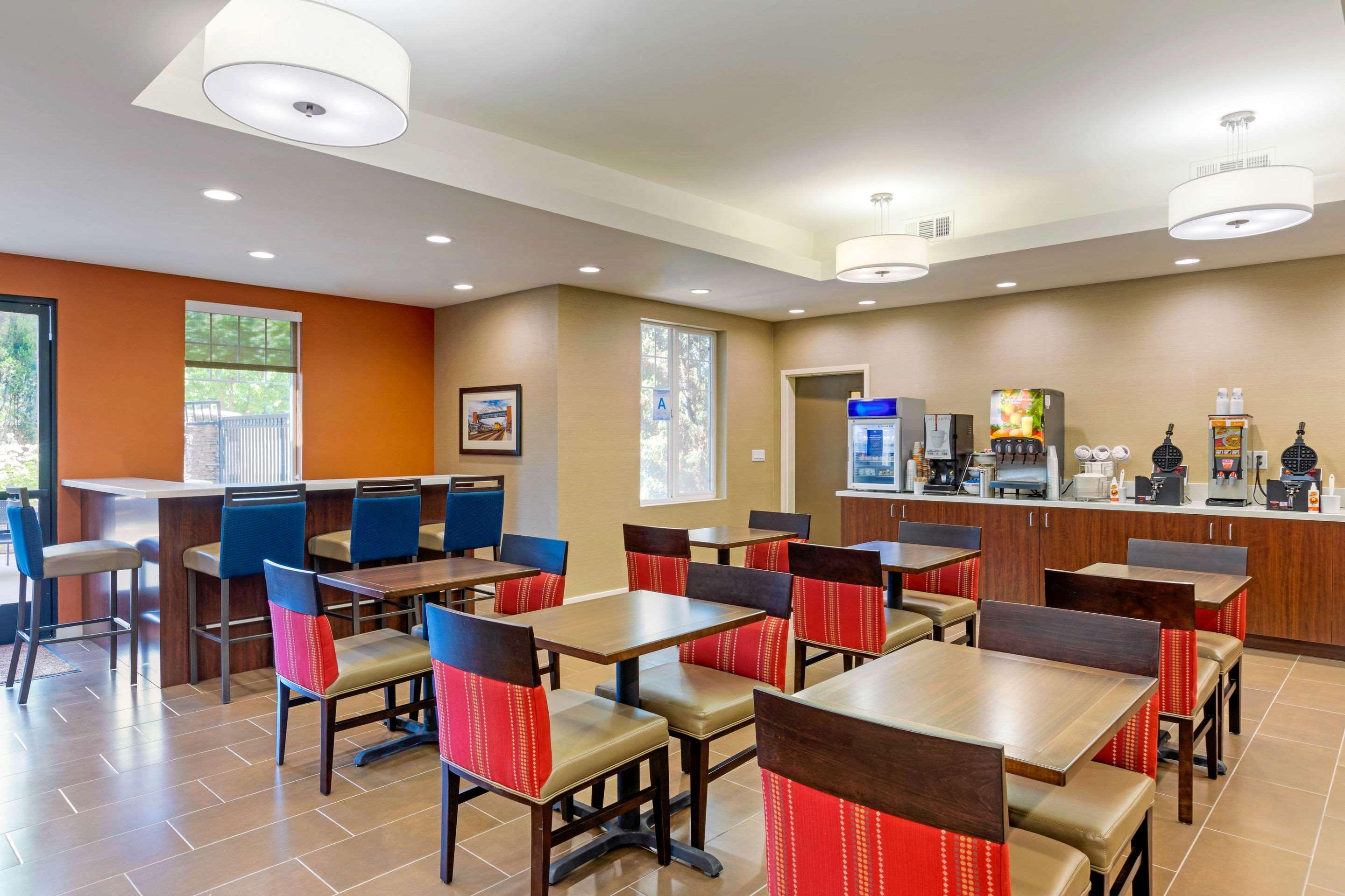 Comfort Inn & Suites Near Ontario Airport Экстерьер фото
