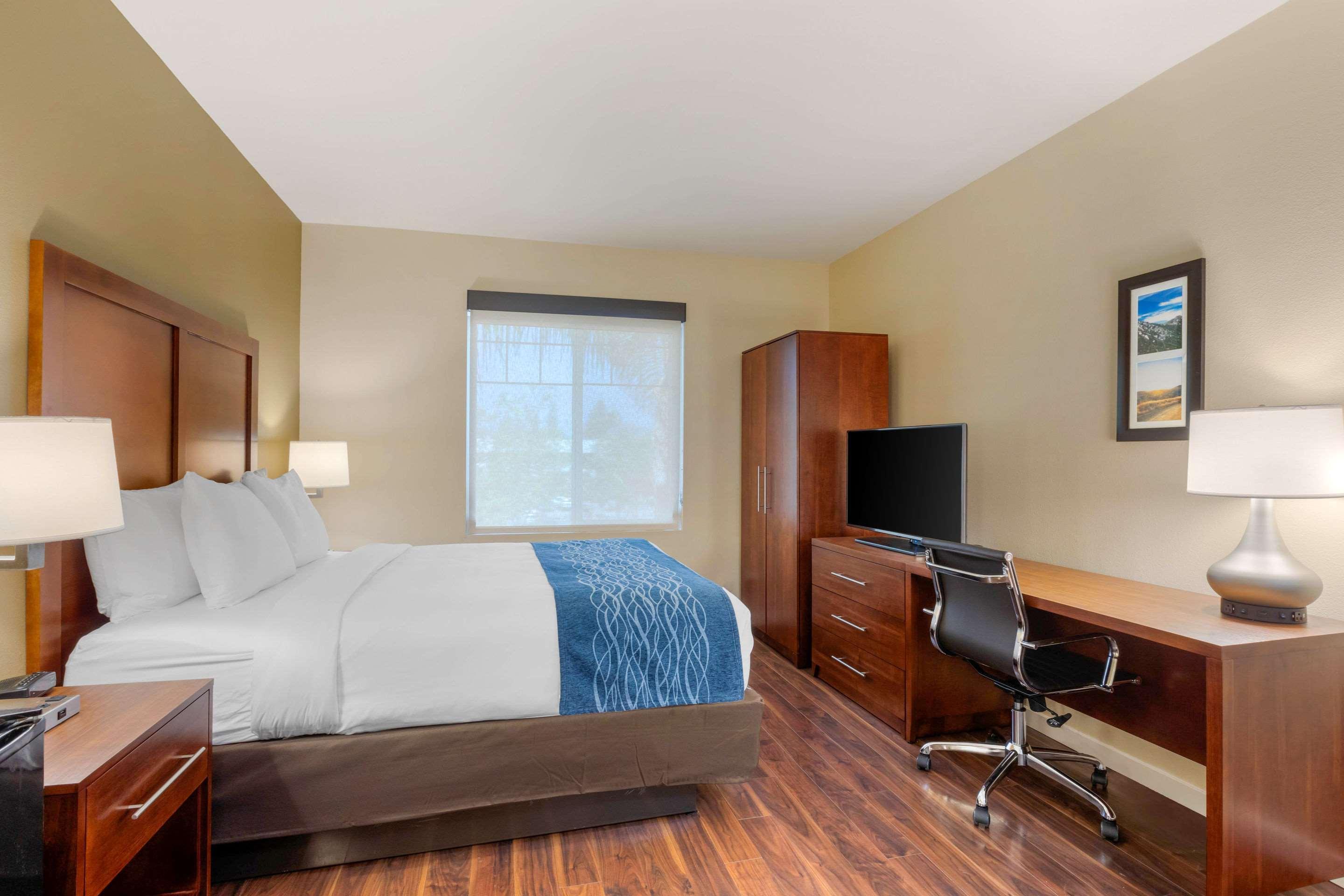 Comfort Inn & Suites Near Ontario Airport Экстерьер фото