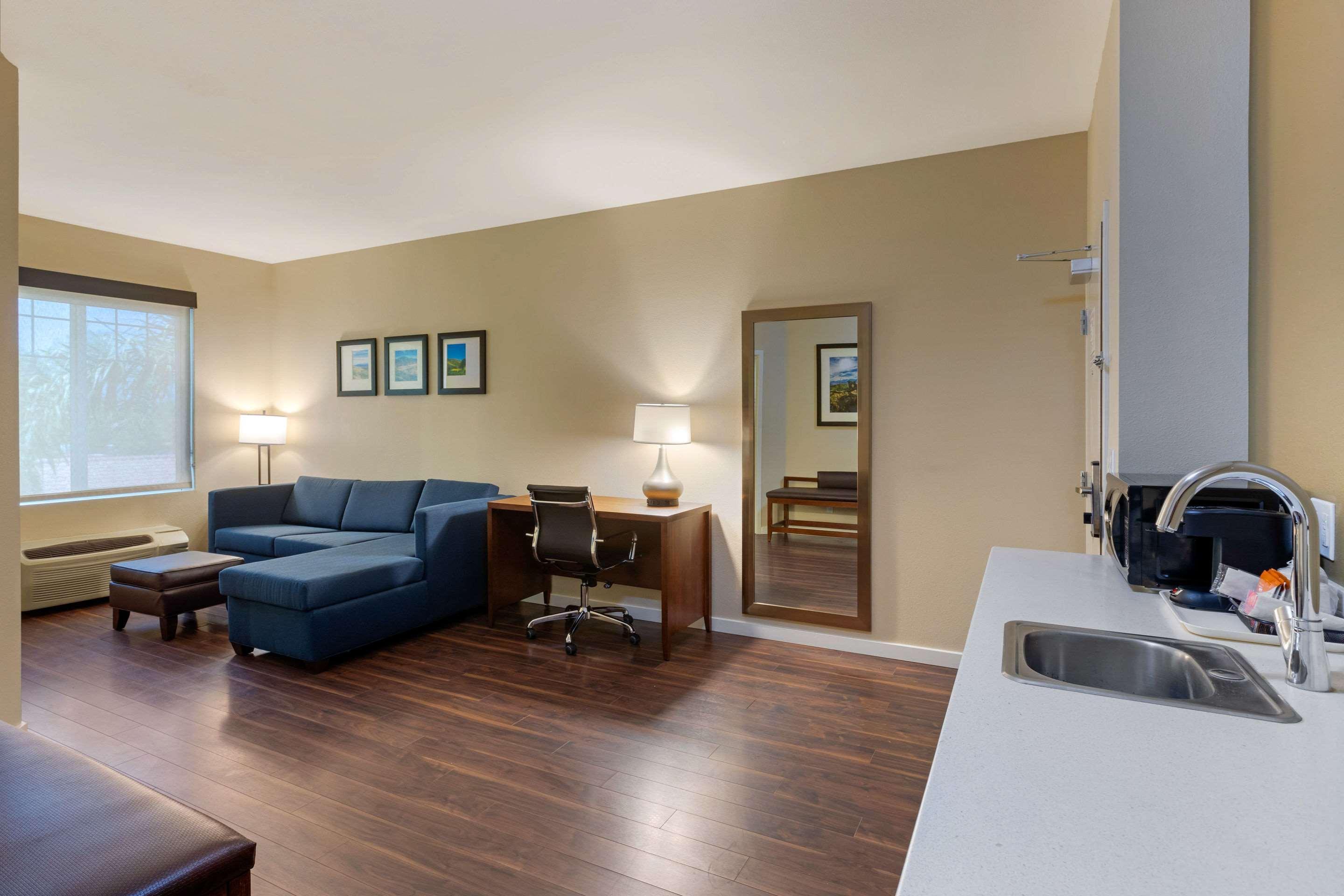 Comfort Inn & Suites Near Ontario Airport Экстерьер фото