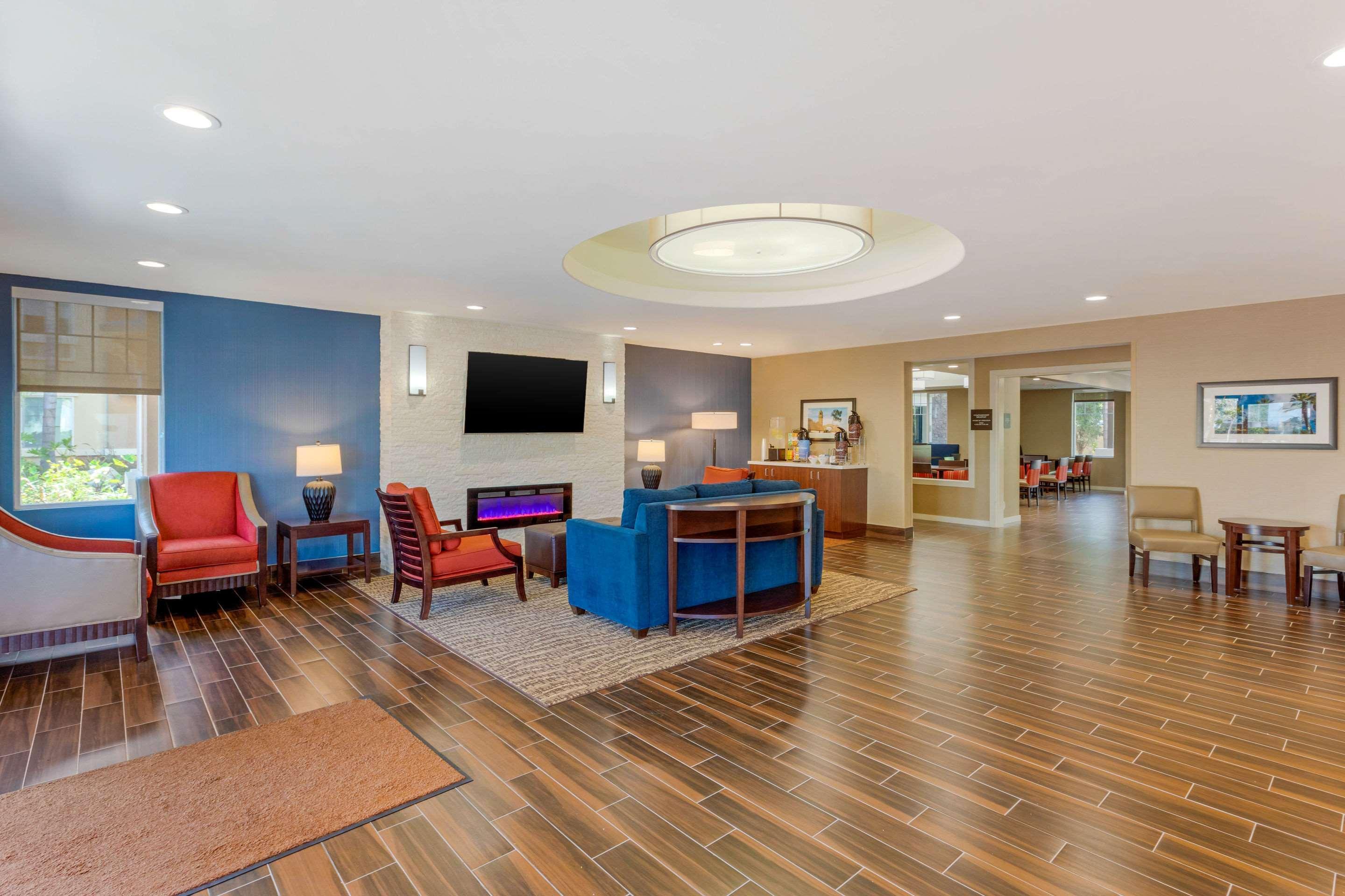 Comfort Inn & Suites Near Ontario Airport Экстерьер фото