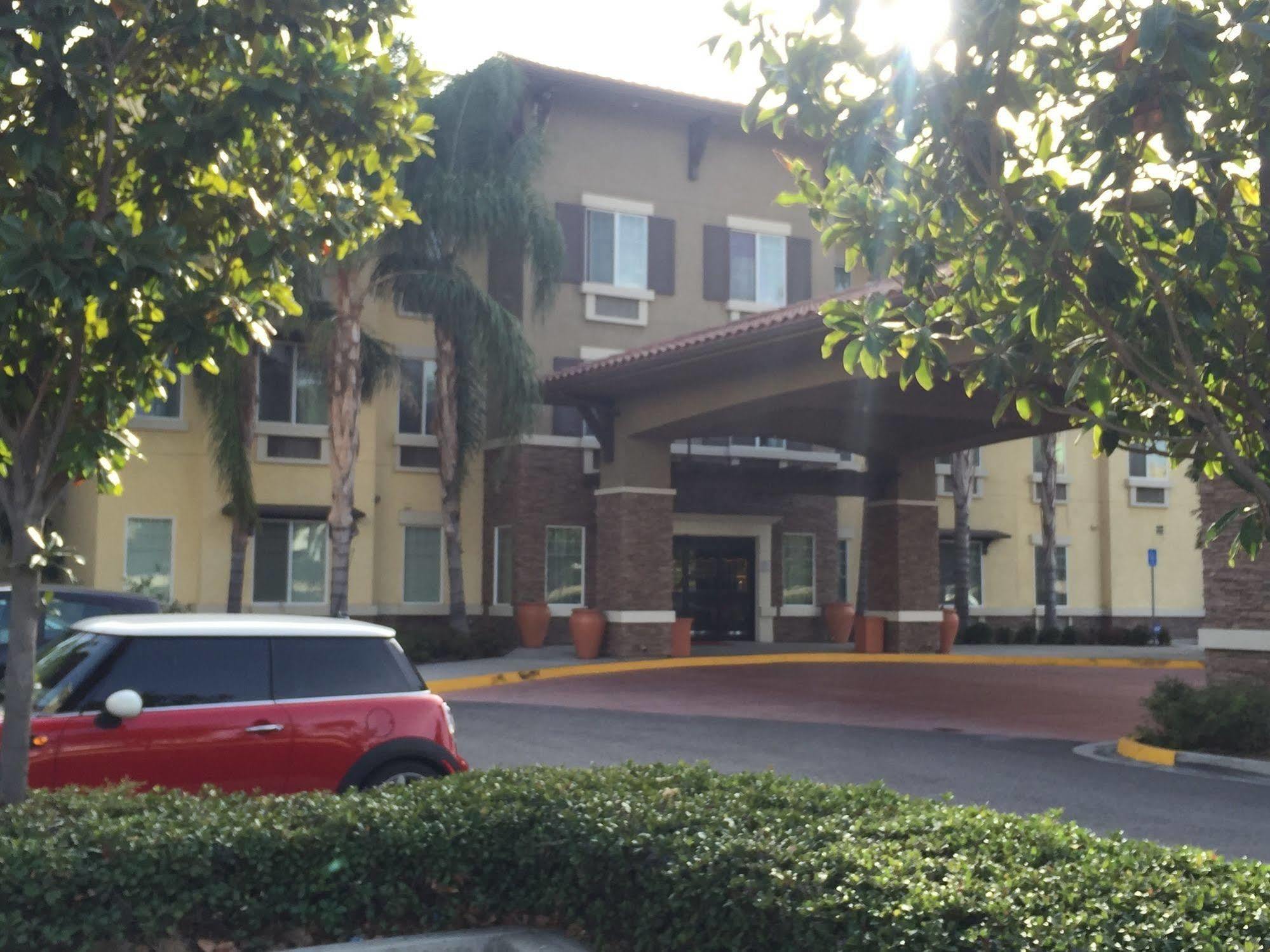 Comfort Inn & Suites Near Ontario Airport Экстерьер фото