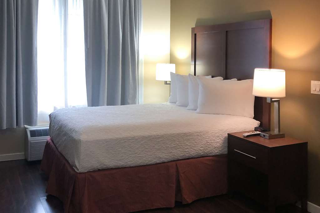 Comfort Inn & Suites Near Ontario Airport Номер фото