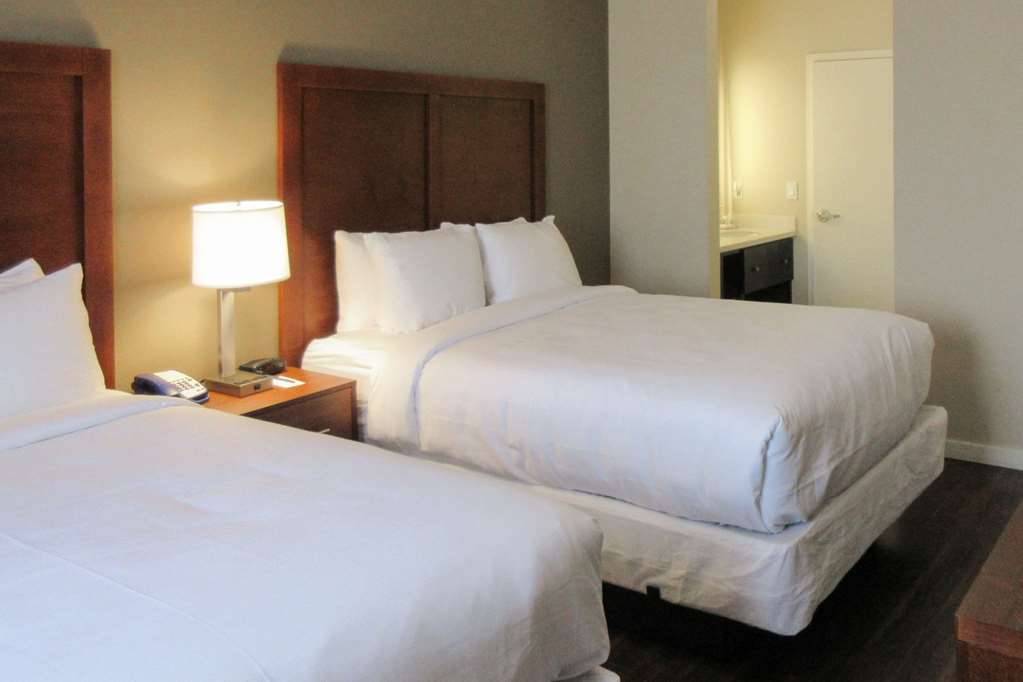 Comfort Inn & Suites Near Ontario Airport Номер фото