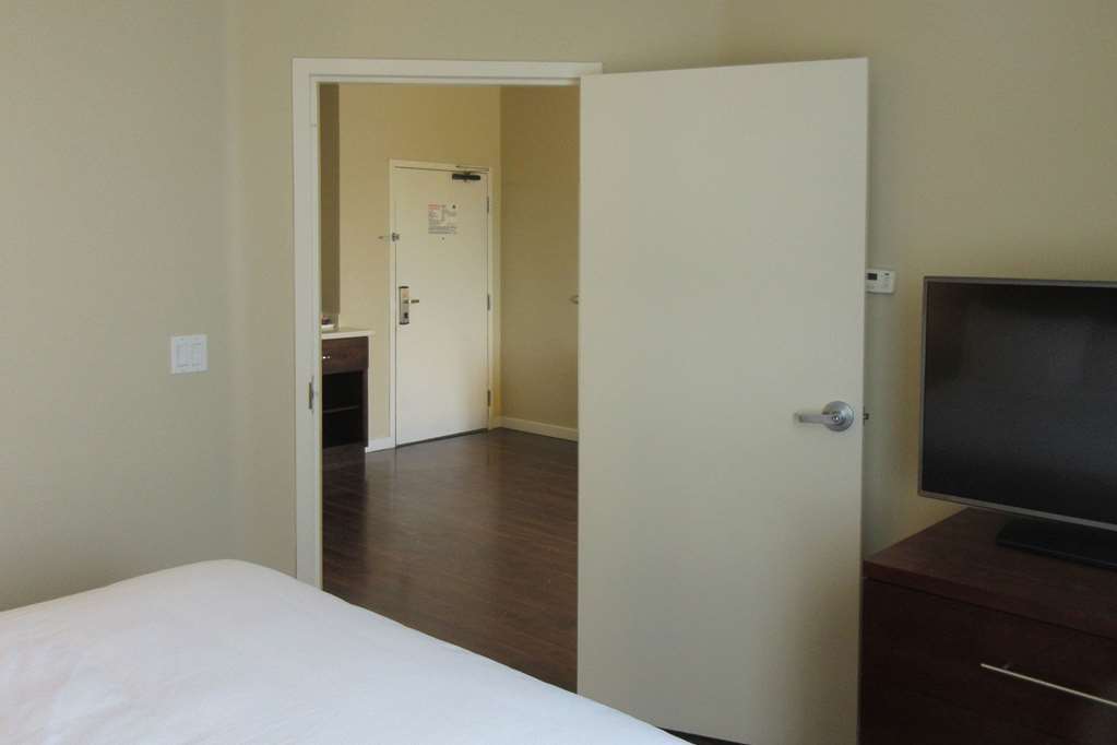 Comfort Inn & Suites Near Ontario Airport Номер фото