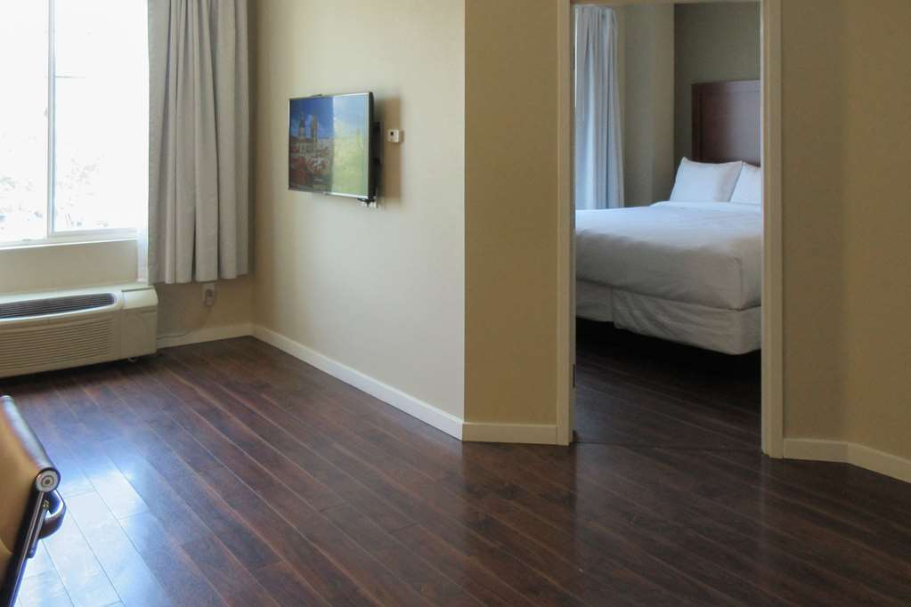 Comfort Inn & Suites Near Ontario Airport Номер фото